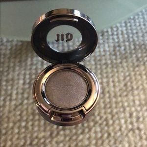 Urban Decay Eyeshadow in Mushroom